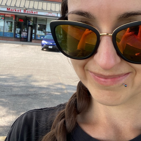 Meet your Posher, Valerie - Picture 1 of 1